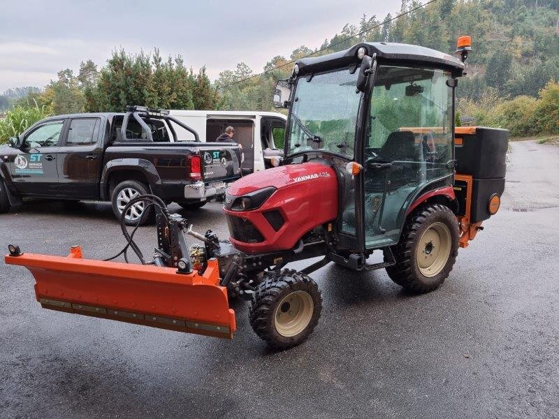 Traktor mich Schneeschild  von ST Service Stefan Trichlin